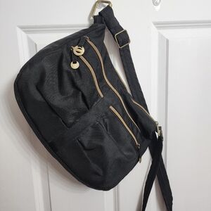 Travelon crossboday, tons of pockets, turquoise inside to see well